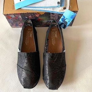 NEW in Box TOMS Youth Black Glitter Classics Slip on Shoes